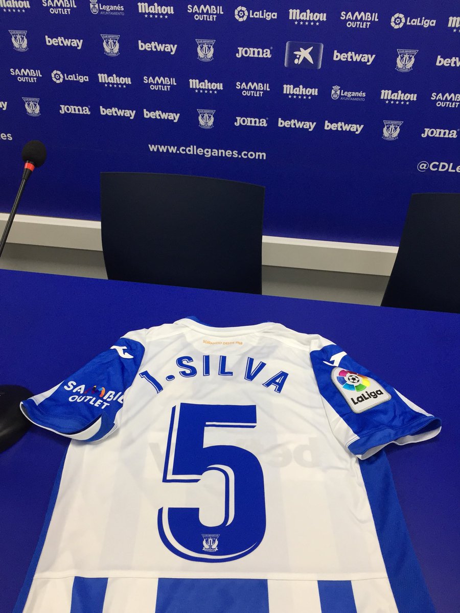 Todo listo en la sala de prensa de la ID Butarque para la presentación de <a href="/3jonathansilva/">Jonathan Silva</a>