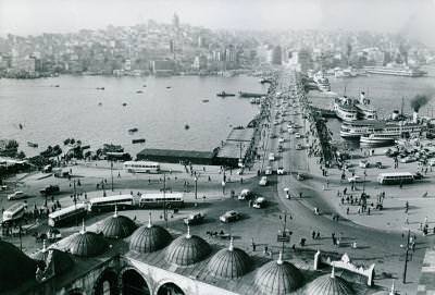 Bir zamanlar Fatih
Yeni camii minaresinden eminönü
#birzamanlarfatih
#yenicamii #galata
#eminönü #tarihiyatimada
