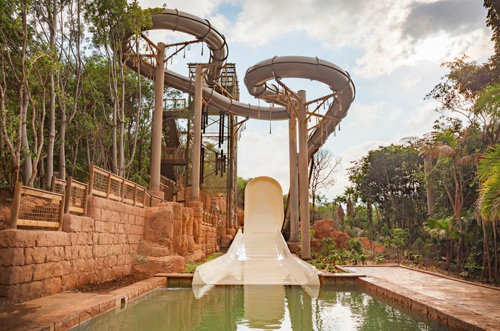 KHVIIIPE's tweet photo. South Africa Tour 2018 Count Down - make sure you have packed a towel, sun cream and swimwear as Sun City on Sat 11 Aug is going to be gorgeous. #5Lions #WaterSlides #WaterIsCold https://t.co/zVkoulHN7x