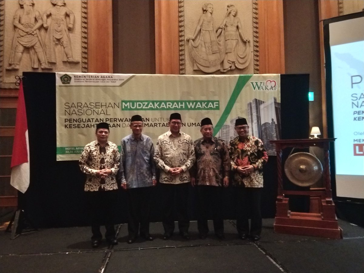 Nurkaib's tweet photo. Menteri Agama @lukmansaifuddin didampingi Ketua BWI @mohammadnuh membuka Muzakarah Wakaf Nasional
Cc @HumasBWI 
#WakafUntukKesejahteraanKemartabatan #Wakaf https://t.co/aZEP6WfZTa