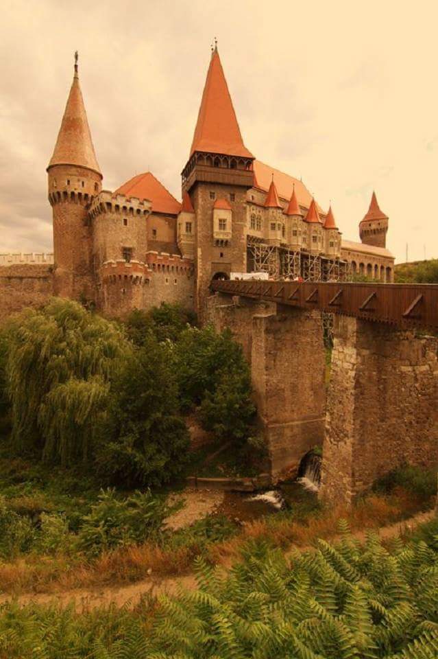 ReyesYCastillos's tweet photo. Castillo Hunyad, Rumanía. #castillo #castillos #castle #castles #hunyad #rumania #romania #europa #europe https://t.co/D56GKNJ1sU