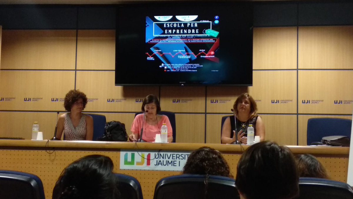 eseliamgmt's tweet photo. En el acto de clausura de la Escuela de Emprendedores del @AjuntCastello con @GloriaCerezo @cINCREA @EParrenyo https://t.co/xbRVUda3jC