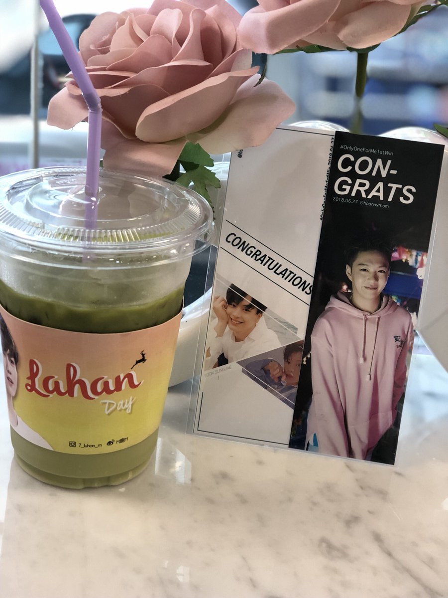 AllMyLove_LCS's tweet photo. แล้วเราก็หากันจนเจอ 🍑🦊☺️💙ชาเขียวอร่อย พี่ที่ร้านก็ใจดี ร้านก็น่ารัก @so_kcafe ที่สำคัญ ขอบคุณ @hoonnymom เจ้าของโปรเจกต์ผู้ใจดีมาก ๆ นะคะ #OnlyOneForMe1stWin https://t.co/9Gx1YGH2H8