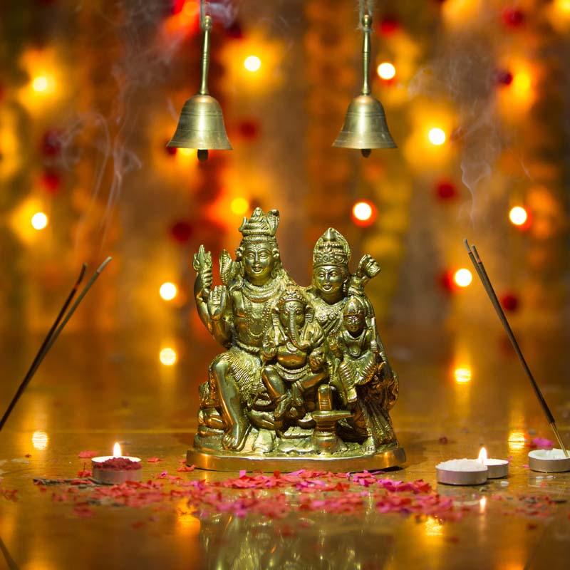 MyPoojaBox's tweet photo. Today is the first #Somvari of #Savan. #MyPoojaBox wishes you all on this auspicious day. https://t.co/tAzjMWMqyZ https://t.co/MGVJJEtzYC