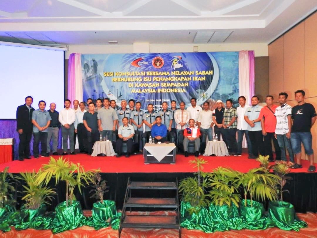 dofmalaysia's tweet photo. Sesi engagement DOF &amp; MKN bersama nelayan Sabah ini bertujuan untuk memberi kesedaran dan kefahaman kepada nelayan tentang isu persempadanan maritim Malaysia-Indonesia terutamanya berkaitan hal penangkapan ikan di sempadan Malaysia-Indonesia

#myDOF #moa https://t.co/6J0GFQrfDW