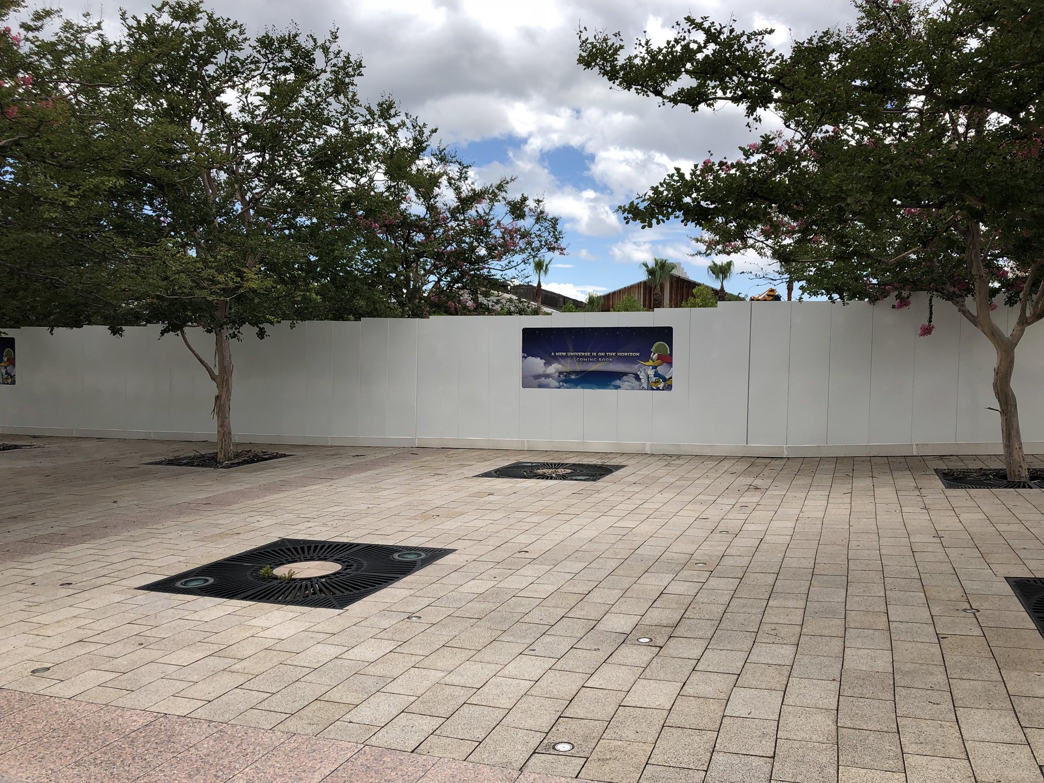 توییتر Usj情報局 L C A Studios در توییتر Usj前にエスカレーター 駐車場 側ゲートにあるピクニックエリアは半分が閉鎖され 街路樹は一部伐採されてます 先程ツイートした階段の位置と一致しそうな気が 山頂にある本家ユニバーサル スタジオ ハリウッドでは توییتر Usj情報局 L C A Studios در توییتر Usj前にエスカレーター 駐車場 側ゲートにあるピクニックエリアは半分が閉鎖され 街路樹は一部伐採されてます 先程ツイートした階段の位置と一致しそうな気が 山頂にある本家ユニバーサル スタジオ ハリウッドでは