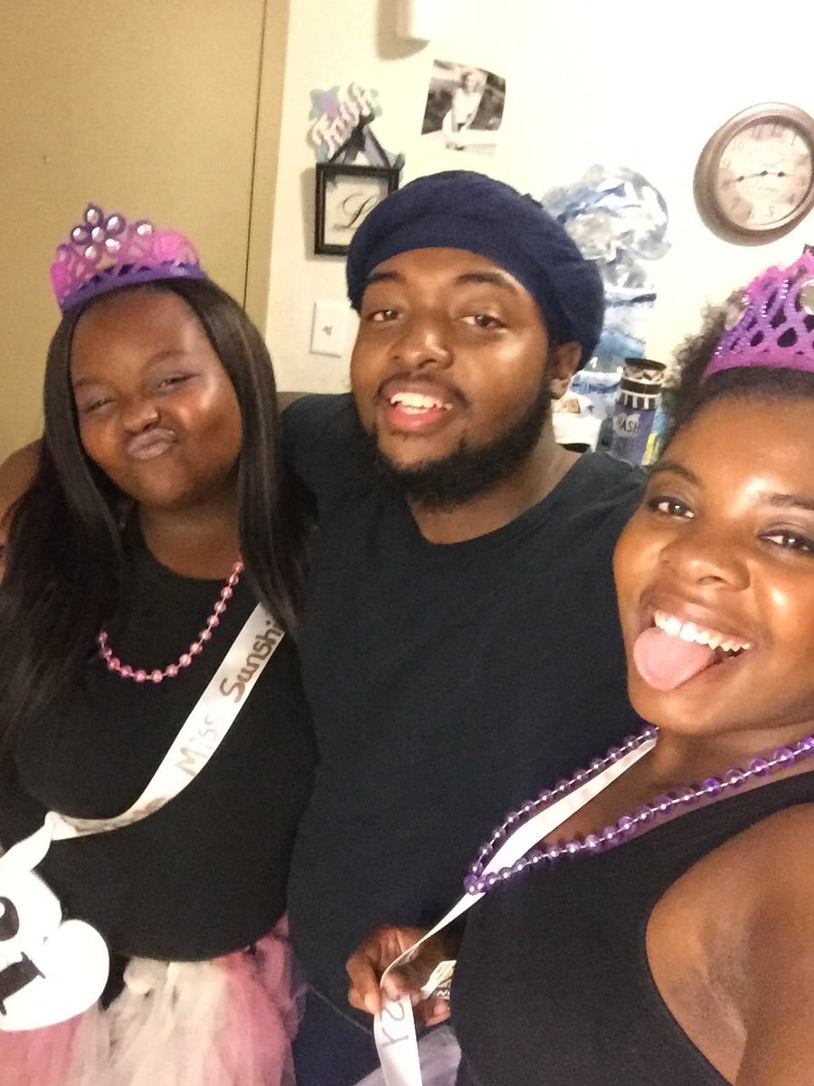 BrendenTrevon's tweet photo. Happy Birthday to Auntie’LoLo of the Merce. #TurnUpOneTime #LoloInTheCut https://t.co/4lVT6hNeeh