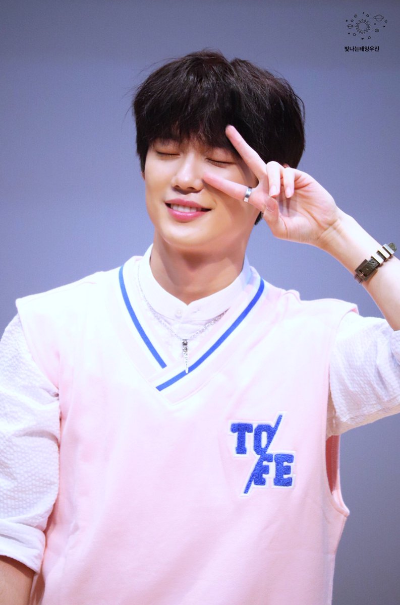 sunshine_WJ's tweet photo. 180729 타겟 실화냐 마지막 팬사인회

#TARGET #타겟 #WOOJIN #우진 #이우진
@target7official  @target7japan @TARGET7_K https://t.co/FJISFT5mSP