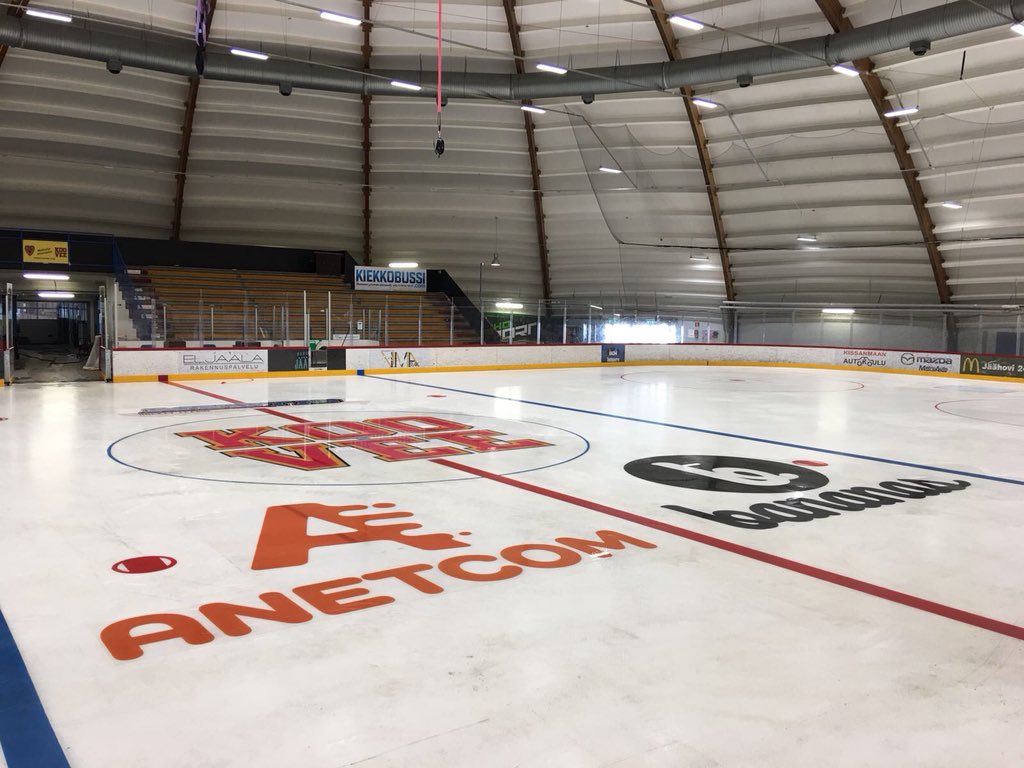 LeinonenVesa's tweet photo. Valmistatuminen alkavaan #mestis-kauteen käynnissä #koovee #tampere #anetcom #bananas https://t.co/xXapmhEfPm