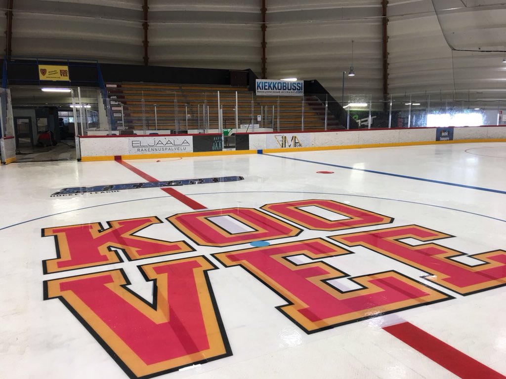 LeinonenVesa's tweet photo. Valmistatuminen alkavaan #mestis-kauteen käynnissä #koovee #tampere #anetcom #bananas https://t.co/xXapmhEfPm