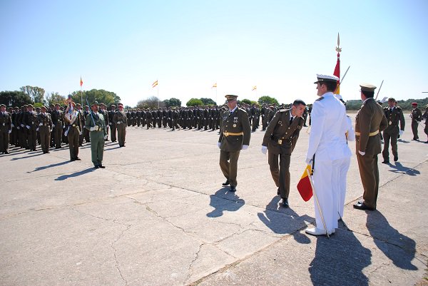 MADOC_ET's tweet photo. 807 nuevos soldados de España realizan su Juramento o Promesa ante la Bandera Nacional en el Centro de Formación de Tropa nº 2 (San Fernando, Cádiz) #CEFOT2_ET https://t.co/Cbn7kAKbHn