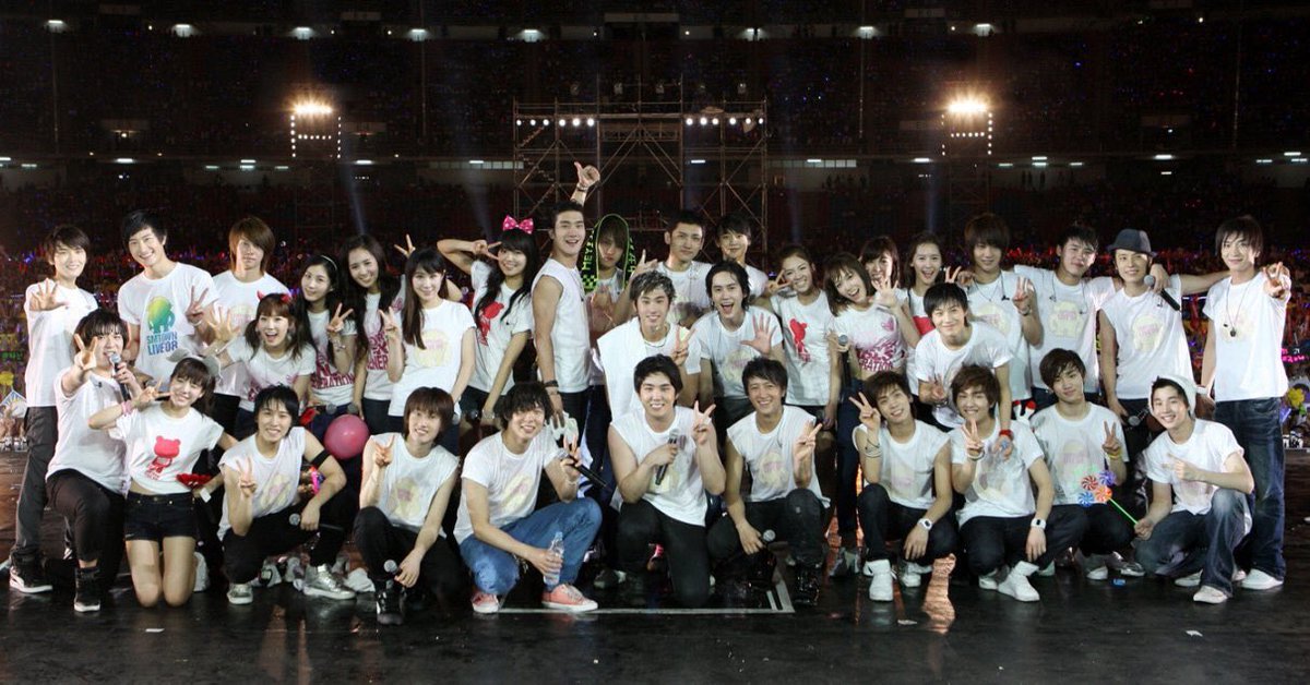 didixuqian's tweet photo. I dont care what you said. But this is the best smtown family ever. https://t.co/OfdFXhws4D