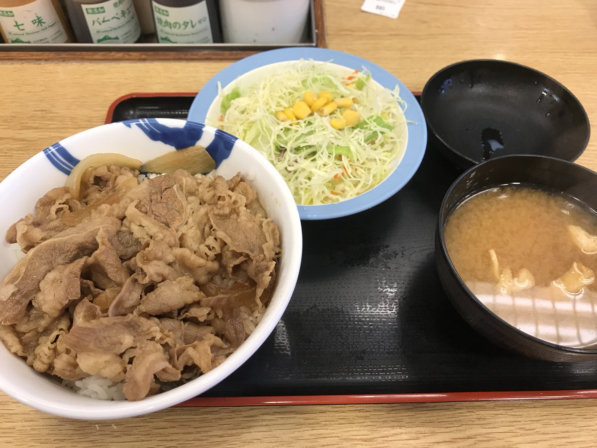 Naka G 今日のランチは松屋の牛丼 大盛りにサラダをチョイス そして紅生姜 大盛り 笑 松屋 牛丼 大盛り 紅生姜 サラメシ