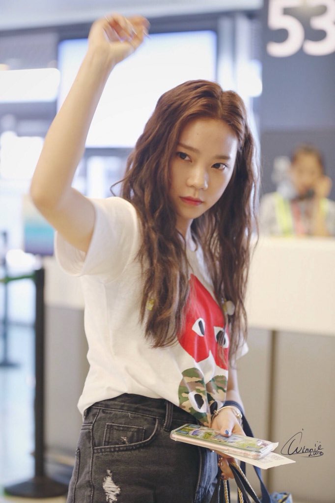 ziningarchive's tweet photo. · 180730 airport ·
   « hope you never lose your inner child »

#紫宁 #火箭少女 
#zining #mera组合 #rocketgirls https://t.co/yq6V2XHpvC