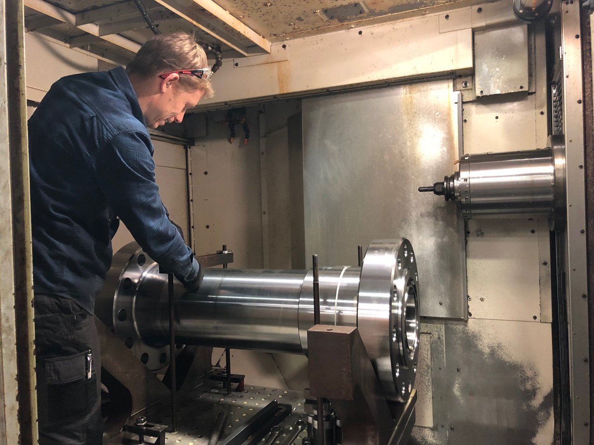 EPM_Perth's tweet photo. See what happens when you send a 1.7t 4140 billet to EPM!  
Result: Sub 405mm dia x 1050mm long all in a few days work. 
#Perth #CNC #Machining #experts #oilandgas https://t.co/vPkWh77AK2
