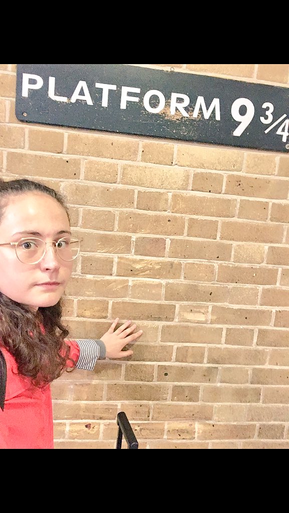 Jesskmillward's tweet photo. It’s very early but I’m on my way to Hogwarts, erm I mean Edinburgh! #EdFringe #IntotheUnknown #TheSnowQueen #FindingPeter https://t.co/4aW8x4mFXf
