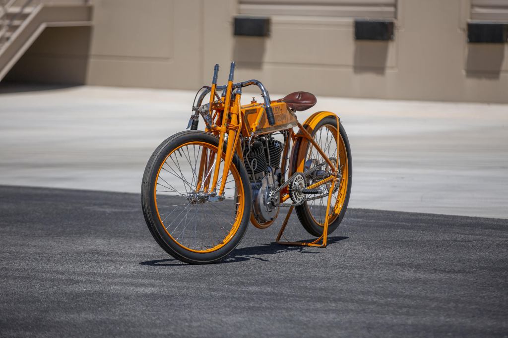 Silodrome's tweet photo. Harley-Davidson’s First Purpose-Built V-Twin Racer - The Harley-Davidson 11K
#harleydavidson #boardtrack #racing #moto #motorcycle #motorbike #american https://t.co/5jpLTnhA6R https://t.co/P1Mc7yThtf