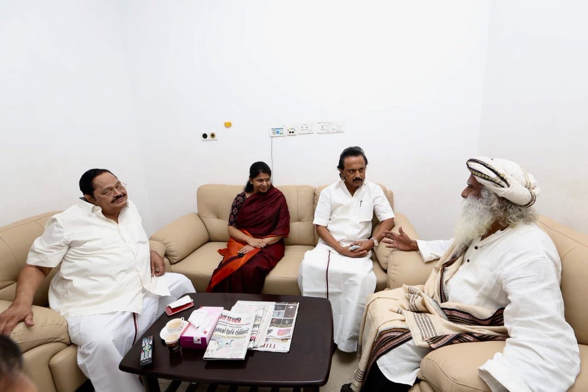 SadhguruJV's tweet photo. The doyen of South Indian politics, a man of great intellect and political wisdom. Straddled across the political scene for six decades. Glad to see he has stabilized. Our salutations. -Sg #Karunanidhi @kalaignar89  @mkstalin  @KanimozhiDMK @arivalayam https://t.co/d9sbNM9NOs