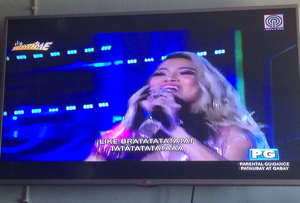 kimiyaaa_'s tweet photo. First time kong mapanood kumanta si Eumee. Wow galing din. The best talaga ang tnt daming magagaling na singers ang nabibigyan ng pagkakataong ishowcase ang kanilang talent 👍 
Watching @itsShowtimeNa
#ShowtimeHuLYoDaBestTo https://t.co/i45NZ5Qyft