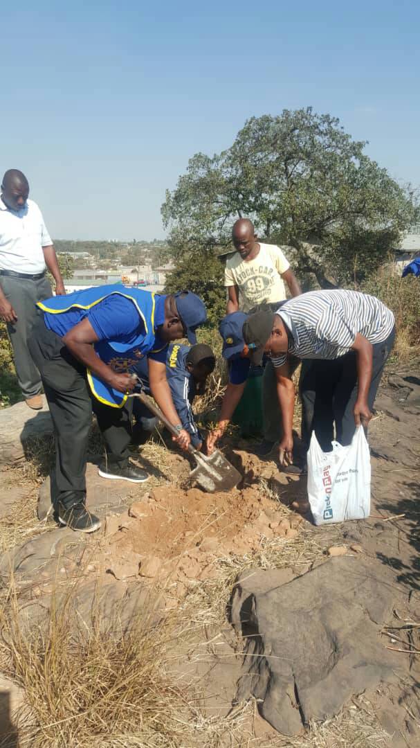RKusinta's tweet photo. Environment care....Tree planting https://t.co/2eqtTMCNDn