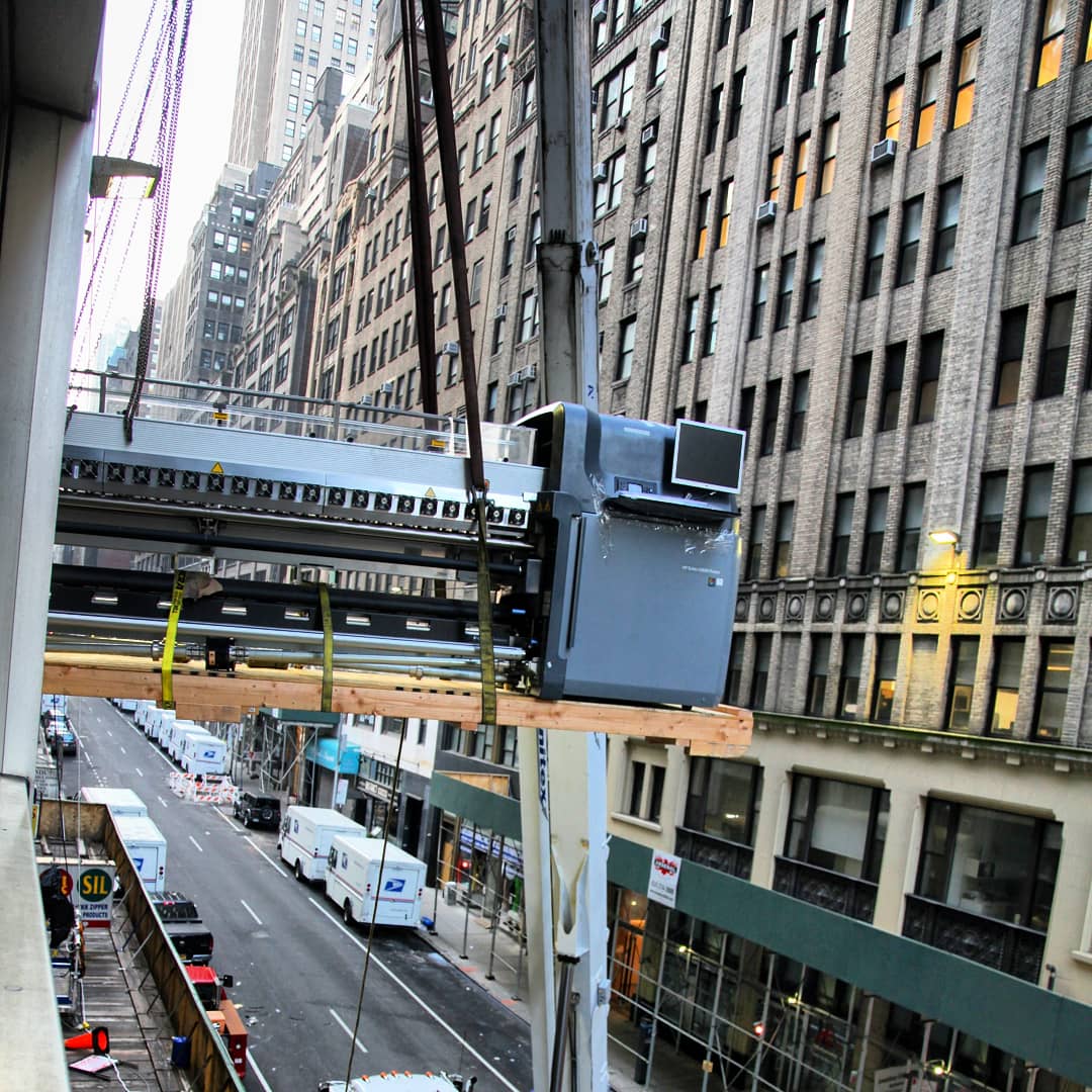 UnderVisualsNYC's tweet photo. Just pushing our old printer out through the window from our 3rd Floor Midtown NYC building to make room for newer ones, nothing to see here. #Printer #NYC #HP #Love #Ink #Design #Happy https://t.co/ZC8u0AxhIp