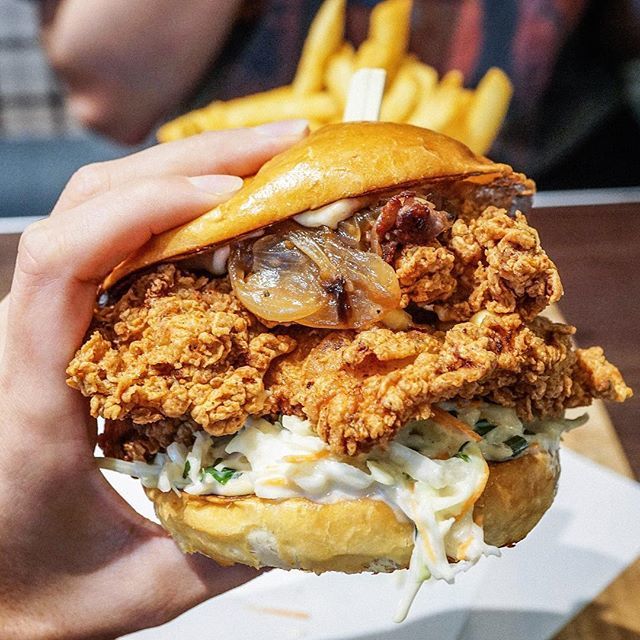 _fbas's tweet photo. Radley’s Buttermilk Fried Chicken Burger ✌🏼 @radleysaustralia @4foodssake https://t.co/UiEbvAOFY1 https://t.co/bbMkiwuEPQ