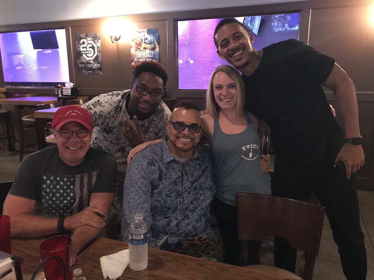 Sinbad in the house tonight at #eviestavernmain shout out to him and his crew!! #mccurdyscomedy #celebbartender #srq #main #downtown941