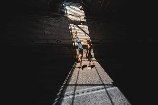 flousentimental's tweet photo. [Aphasie] En bordure du vide

#dance #dancers #danseuse #danseur #danse #dancer #dancing #balletdancer #acrobat #acrobatic #ballet #streetphotography #lyon #lyonnais #contemporain #conceptual #urban #urbanity #city #lyoncity #flousentimental #lyon7 #dancecodex #dance4life https://t.co/EfJWfISxIu