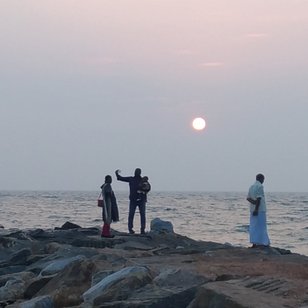 Im_R_Midhun's tweet photo. #aroundtheworld #beinghuman #TwoEnds https://t.co/uzJJcIQgbl