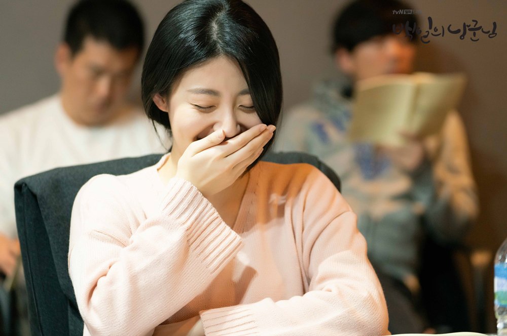 월요병 퇴치짤을 두고가오...
#섬섬옥수 #원심커플 

운명적 선 결혼, 필연적 후 연애!
기억소실 왕세자와 최고령 원녀의 100일 혼인담 #백일의낭군님
9월 10일 [월] 밤 9시 30분 tvN 첫 방송