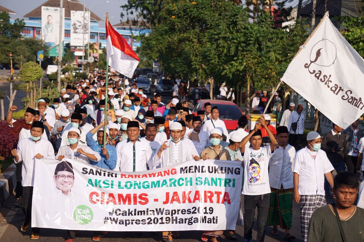 Join_Mukomuko's tweet photo. Hari Ke 9 Long Marc SANTRI dari CIAMIS Ke JAKARTA, MEMBAWA MANDAT ULAMA,,, DEMI CINTA MEREKA pd NKRI

#LongMarchSantri 
#JokowiCakImin 
#Join2019 

@jojosuherman @jokowi @Jazilul_Fawaid @emhasanwahid @masbams70 @billy4riez @santripanglima @ana_khoz @msi_sohibuliman https://t.co/DHFgoGCmDR