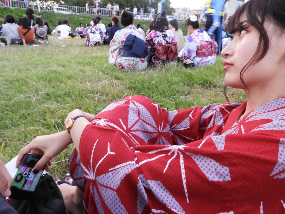 akkun69696's tweet photo. えぇ私ごとではありますが19歳にして初めて、『彼女と浴衣で花火を見に行く』とゆう夢が叶いまして、えぇ花火が綺麗とゆうよりも彼女がとても可愛かったです。 https://t.co/LEP0efxxAQ