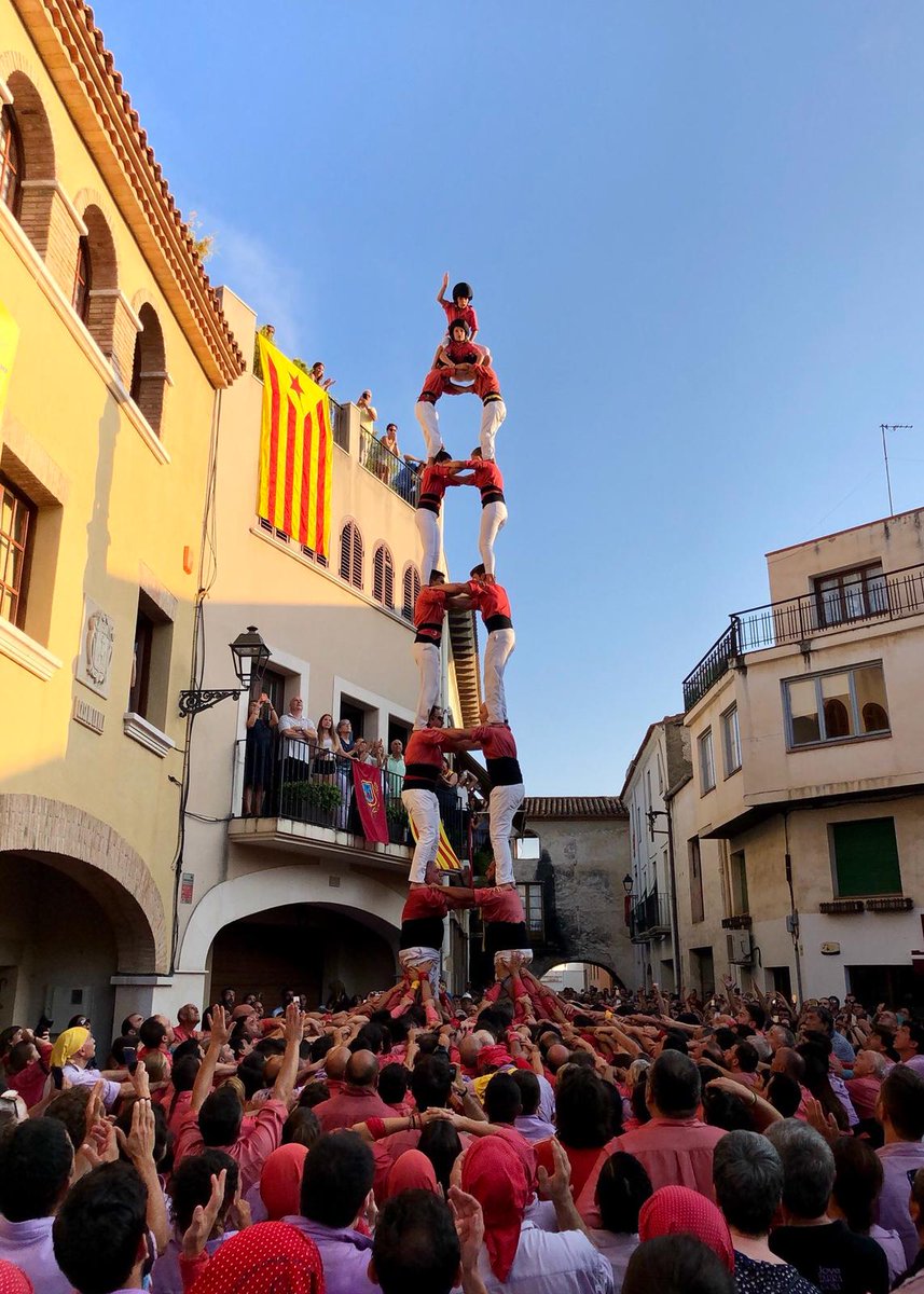 peremagri's tweet image. Qui avui no tingui motius per venir a assaig que torni la camisa! Manilles, castells nets, castells amb el pilar, castells de 10. TOT per un agost descomunal i pel Concurs! A les 8 tots a assaig @collavella