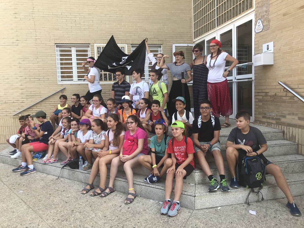 MartaBenifaio's tweet photo. 🤗🏕Ahir pel matí van marxar els xiquets i xiquetes participants al #CampamentBenifaió a #Alcossebre #2018 i les monitores,i els vam acompanyar en l’inici d’esta gran aventura!
Que ho passeu molt bé🏖🌴 #JoventutBenifaió #OciBenifaió #ComTestiu
@culturaBenifaio 
@BenifaioCOMUNIC https://t.co/Fgj0gKWIxw