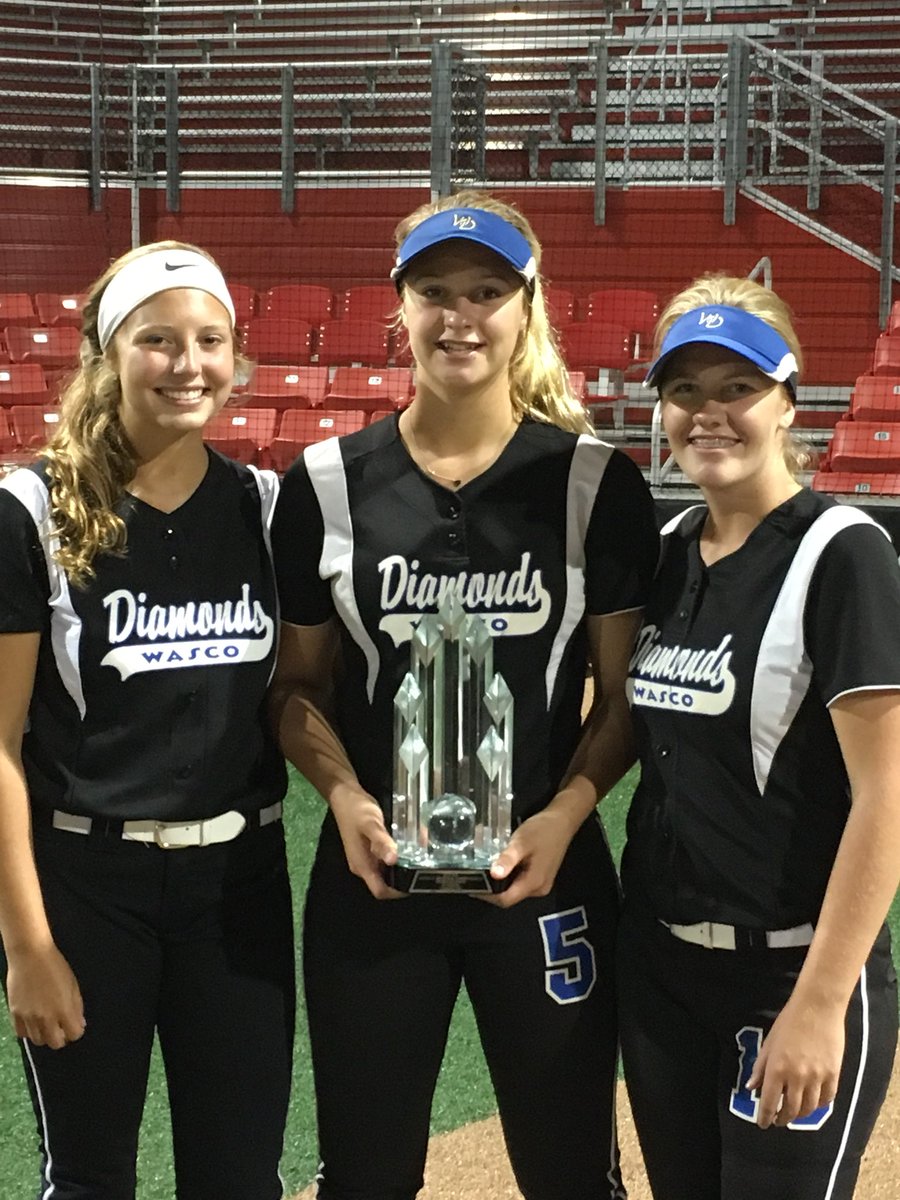 Congratulations to @IzabellaRegner  
@HaleyRemington 
Of Elkhorn and Brooke Walek of Waterford and the rest of the Wasco Diamonds U16 ML for their PGF Midwest Regional Championship in Peoria Illinois this weekend. Representing the SLC!
#elkfam 
#wolverinefam