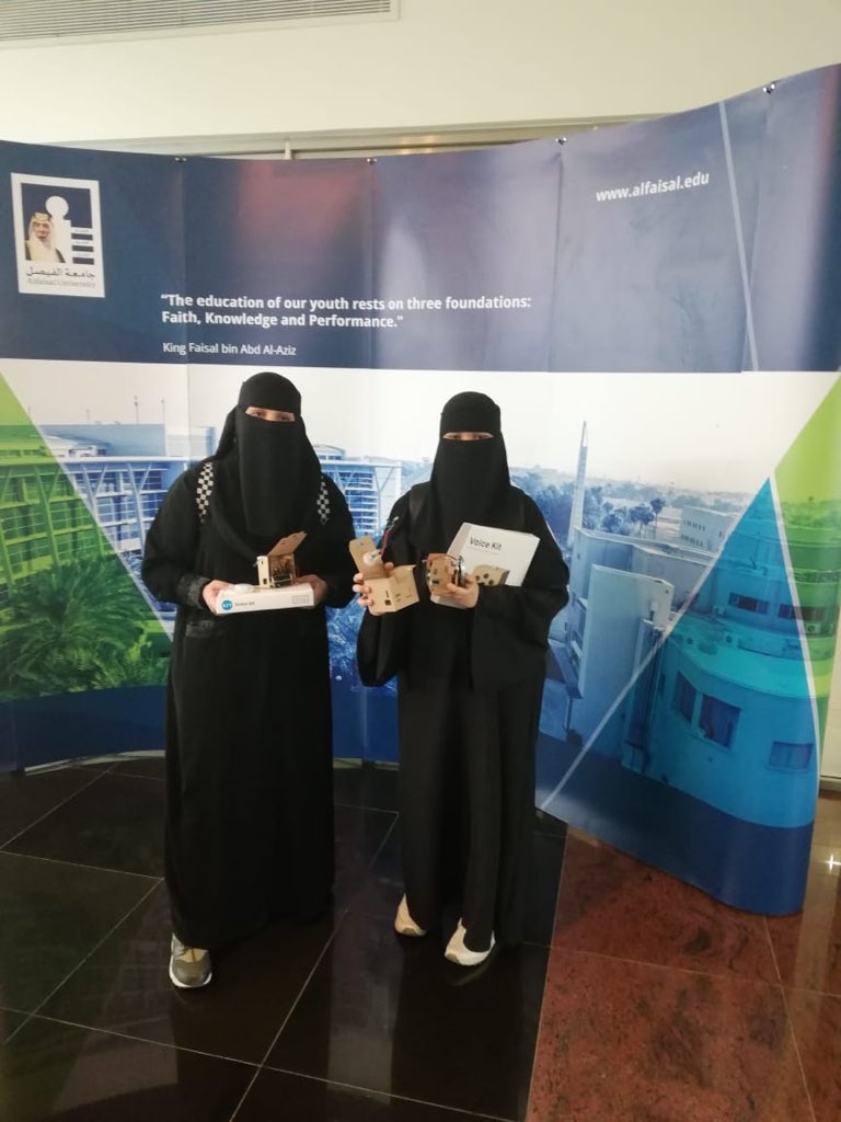 mawhibaprogram's tweet photo. طالبات التعلم الآلي في طريقهن إلى مختبر الإلكترونيات لإكمال برمجة برنامجهن في Matlab. #برنامج_موهبة_بجامعة_الفيصل #برامج_موهبة_الاثرائية https://t.co/3WyNe5dnAU