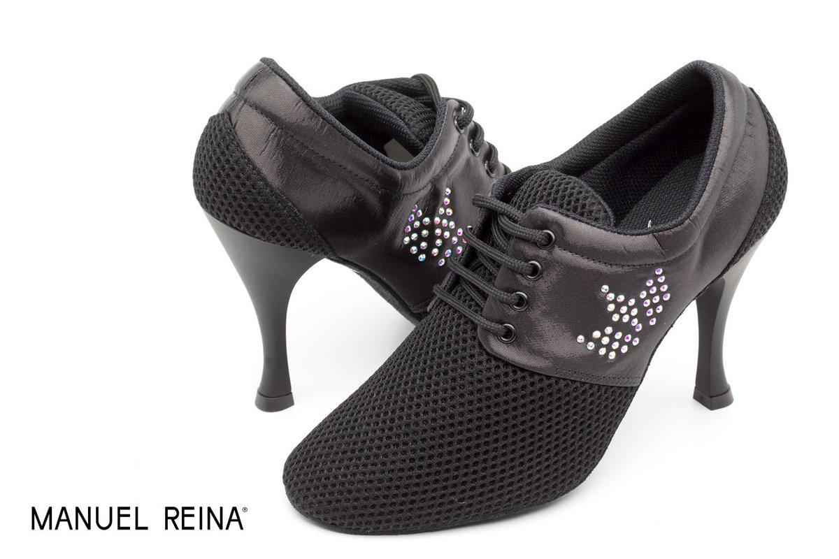 REINADANZA's tweet photo. Con los Desiree Sport no pararΓ‘s de bailar en toda la noche!!!! πβ€οΈπ π π#QueBonitosPorFavor #AmiMeDaAlgo #swarovski #baile #salsa #exclusiveshoes #style #fancyshoes #lusuryshoes #custom #tendencia #bussines #MisZapatosSonHermosos #HechosaMano #SoloMios #PasionPorLaModa https://t.co/ZQotBTG8G0
