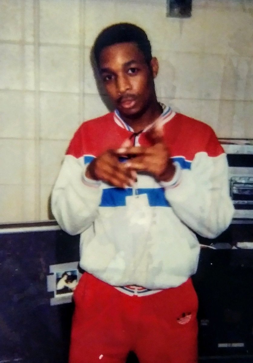 MrChuckD's tweet photo. At 28 here I was still bold enough to attack the crack game hardcore without attacking Black people trapped. Knowing massive Bushsht on 80s Cointelpro &havin PublicEnemy in the lane of HIPHOP to illuminate the government hypocrisy of flooding the hood w drugs guns & the law https://t.co/F0Ntjot2wP