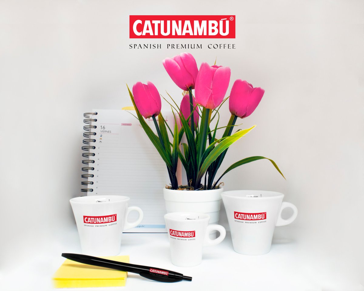 Para los que siguen en el trabajo y aun no han cogido o ya han terminado sus vacaciones, que tal una buen taza de café para llevar el día de la mejor manera? #elcafedeltrabajo #imprescindibles #lovecoffee