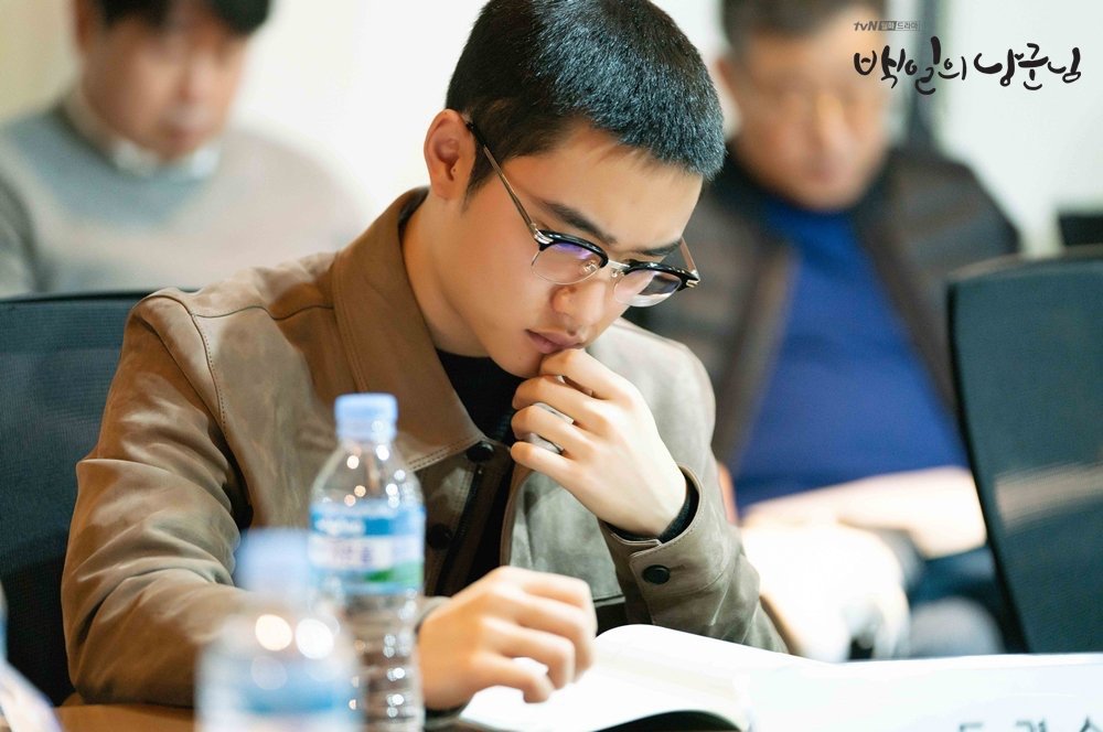 enthralleddd's tweet photo. THIS INTENSE LOOK IS KILLING ME.
@CJnDrama you're doing a great job, please keep it coming!
#도경수 #ActorSoo #도배우
#100DaysHusband #백일의낭군님 #ForAHundredDays https://t.co/CFeq2kAzGL
