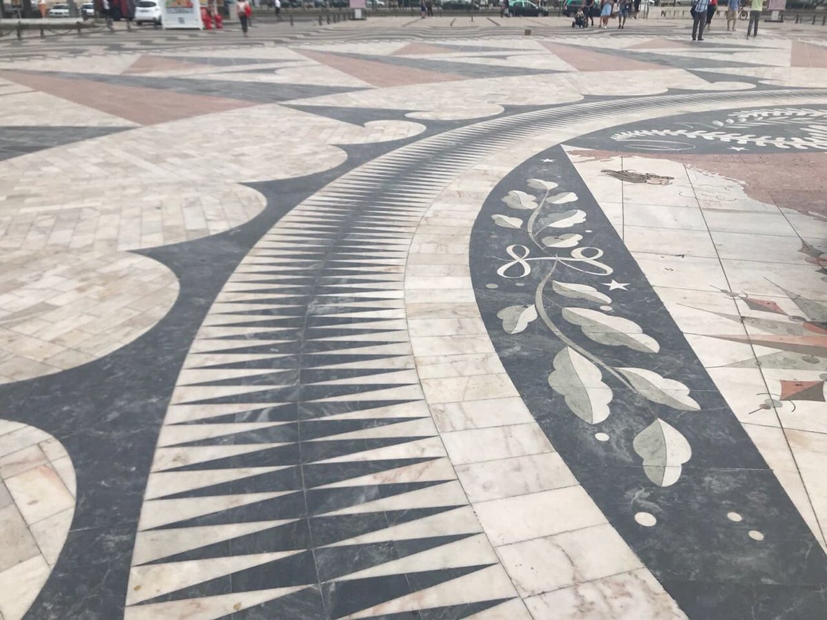 VirguleSA's tweet photo. I wish I could take a picture
with my eyes. 
.
.
.
#lisbon #lisbonart #inspiration #traveldestinations #streetart #fashionlover #virgule #virgulefashion https://t.co/XgwKhICtVN