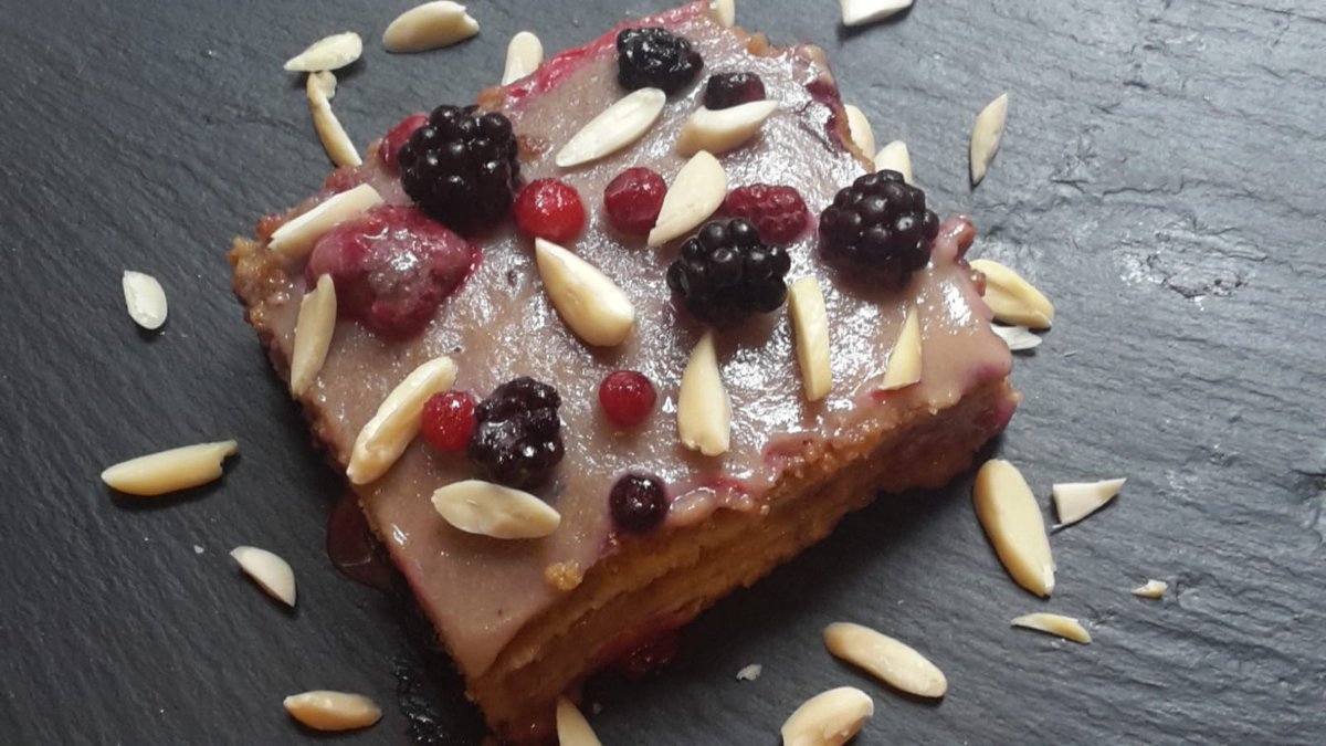 IBuoniSani's tweet photo. Iniziamo la settimana con dolcezza? Oggi vi regaliamo la ricetta del nostro tiramisù alle mandorle e frutti di bosco! https://t.co/C9sOcWiWaM #tiramisù #ibuonisani  #ricette https://t.co/vXnFBqSF1K