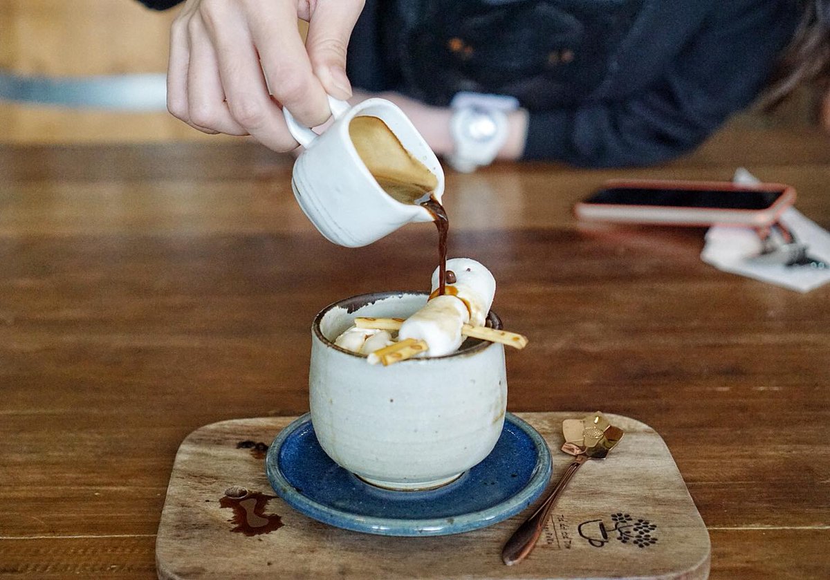 Tiddoitiddin's tweet photo. snowman affogato <3 #tiddoitiddin https://t.co/nfW8qCCGnO