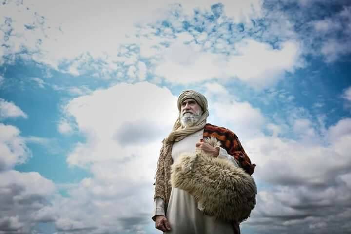 İnsanoğlu okadar dünyevileştiki,
Mezar Kazan bile öleceğine inanmıyor...!!!