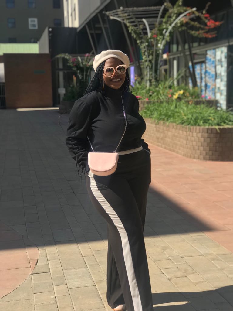 mbee_lover's tweet photo. Hey guys!There is only a day left for this competition! PLEASE RETWEET THIS TWEET so that I can maybe be one of the faces that get to have their face #BeatsByKaz at the #BBKMasterclass . Thank you❤ https://t.co/zMJrUsC4NR