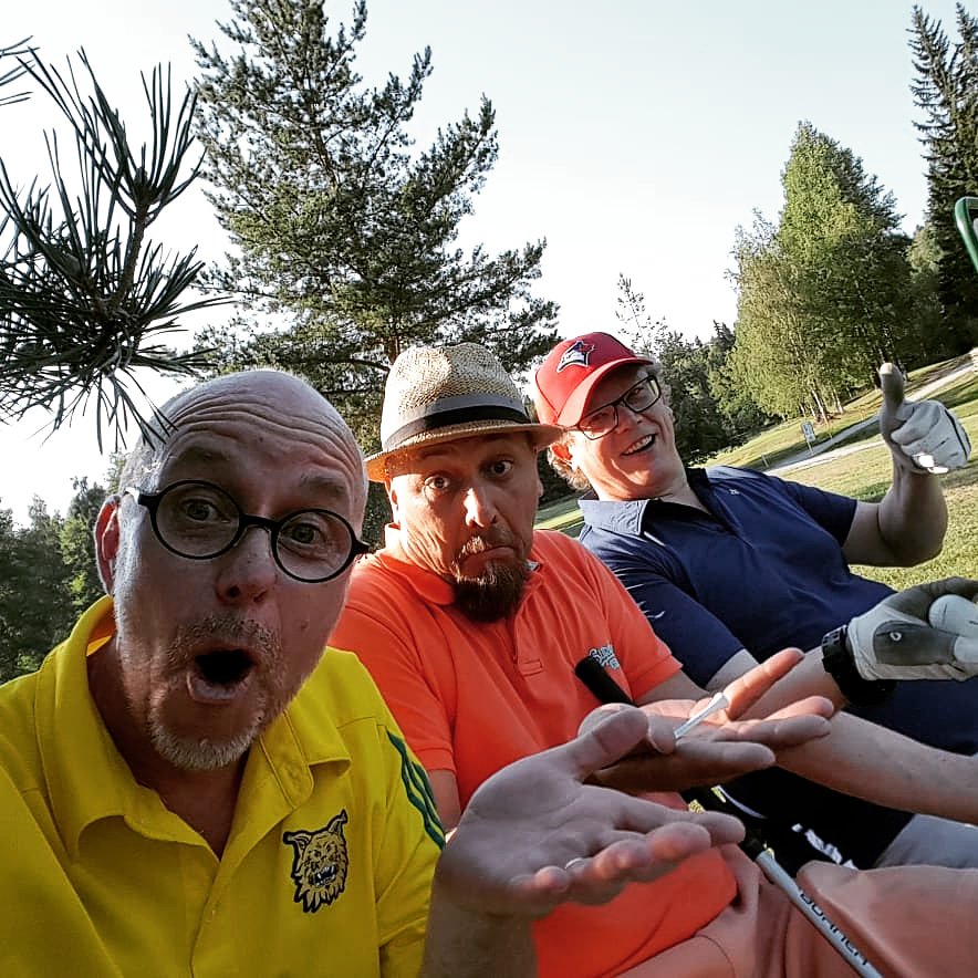 NojiriOb20v tour -pelattiin lämpimässä kelissä! Kisan voitti <a href="/MarkusBlo/">Markus Blommendahl</a> 🏆 -4 #78 ☀️🌡🎐🌊♨️⛳🏌🏼‍♂️#matkajatkuu NojiriObXXI #kiitollisuutta #夏 #フィンランド #ゴルフ