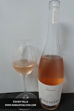 bonrotllo's tweet photo. Mara Moura Bastardo Rosado 2017 de las Bodegas Martín Códax ➤https://t.co/zBPheL0EJT @BodMartinCodax #bodmartincodax #bodegasmartincodax #martincodax #galicia #pontevedra #vilariño #cambados #burgans #nosgustaelvino #vino #wine https://t.co/jScYum3H2a