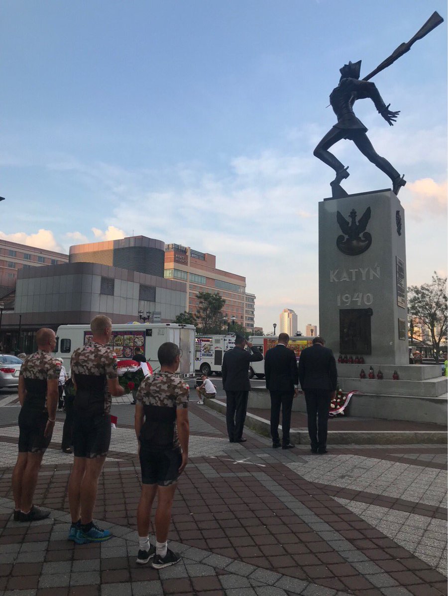 Poland_MOD's tweet photo. 🇵🇱Polish veterans who biked across #US 🇺🇸reported the end of their mission to the 🇵🇱 Dpty MinDef @T_Szatkowski .They commemorated 44 Polish soldiers martyred in Afghanistan by bonding with locals at 44 stops along the 3,600 miles long bike trek #RP44 https://t.co/tusi7mDOoM