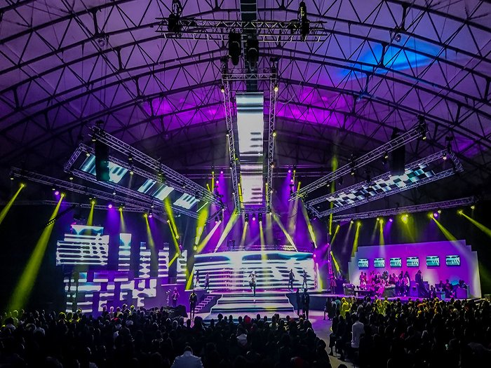 TPiMEA_Magazine's tweet photo. #Eventplus makes a spectacular impression for the @namibianawards; combining Namibian companies @dbaudio_namibia and @mikeljes, in addition to @MJEVENTGEAR of Johannesburg, which have recently committed to @Robelighting as its primary moving light brand 💡 https://t.co/XneuguUZIz https://t.co/k2QREn2wVf