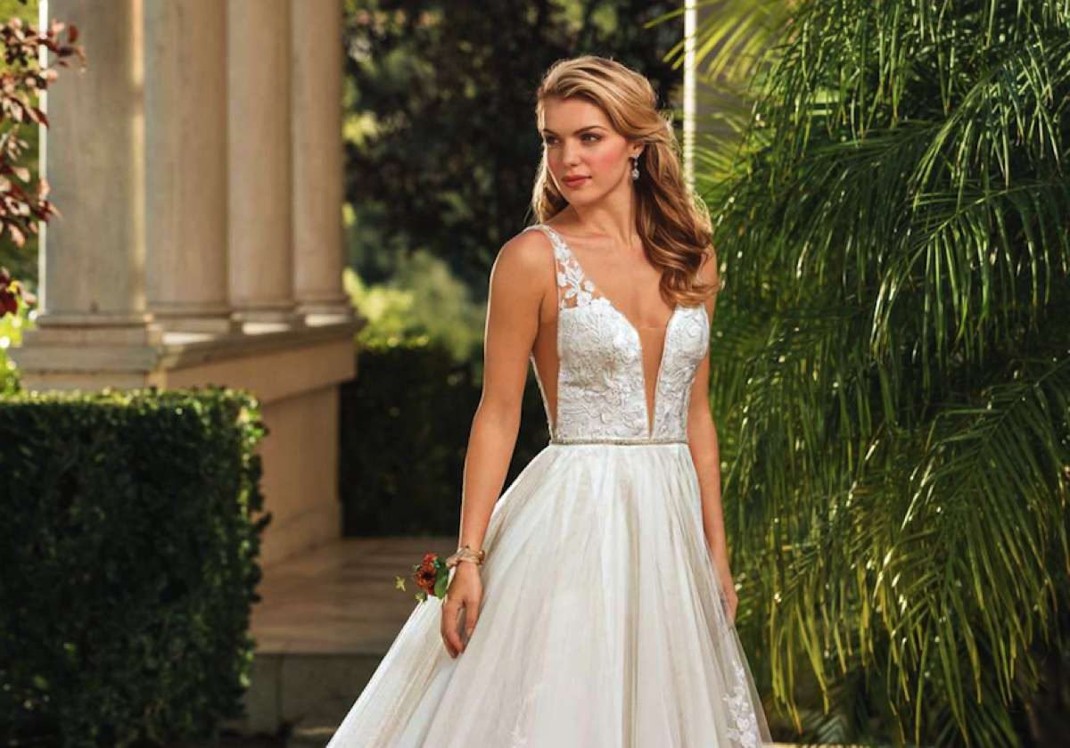 LoveOurWedMag's tweet image. Introducing Vacation in Versailles, the breathtaking Fall 2018 collection from @casablancabrida